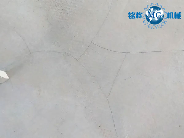 都說石膏基自流平抗開裂，可為啥到處開裂？
