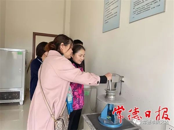 常德市采取“雙隨機(jī)、一公開”，抽檢22家預(yù)拌砼、預(yù)拌砂漿生產(chǎn)企業(yè)